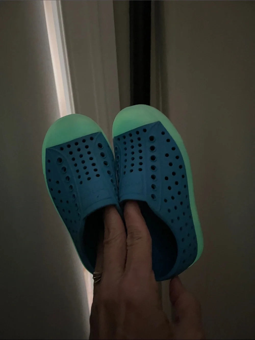 Native Jefferson Sugarlite Glow - Wave Blue / Glow Kids Water Shoes Size 9